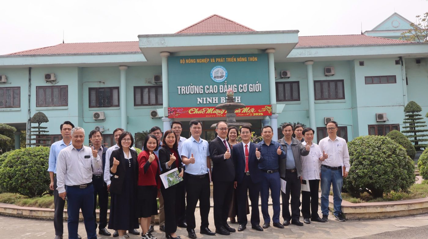 Lễ ký kết Thỏa thuận hợp tác (MOU) với Trường Cao đẳng Công nghệ thông tin Kyungnam – Hàn Quốc 3 7 1